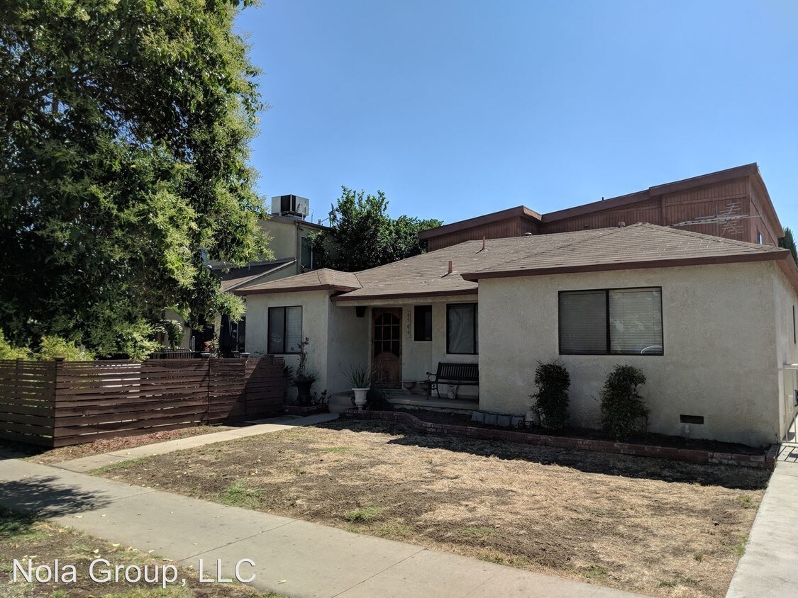 Primary Photo - 6506 Balboa Blvd