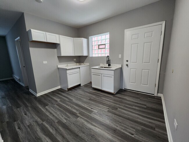 Foto del edificio - 16 E 118th Pl