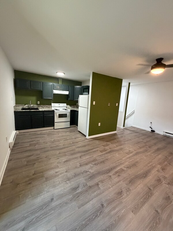 Building Photo - 444 Bridge St