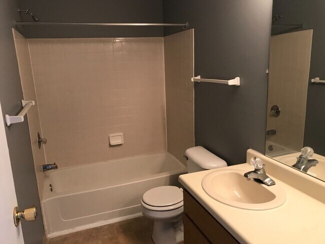 Foto del edificio - Lawrence Twp - 3 bedroom townhome