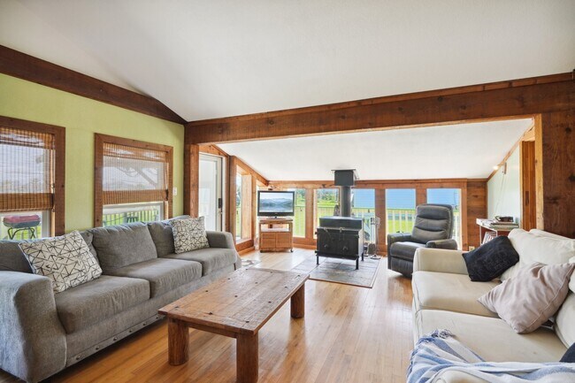 Building Photo - 4211 San Jacinto Dr