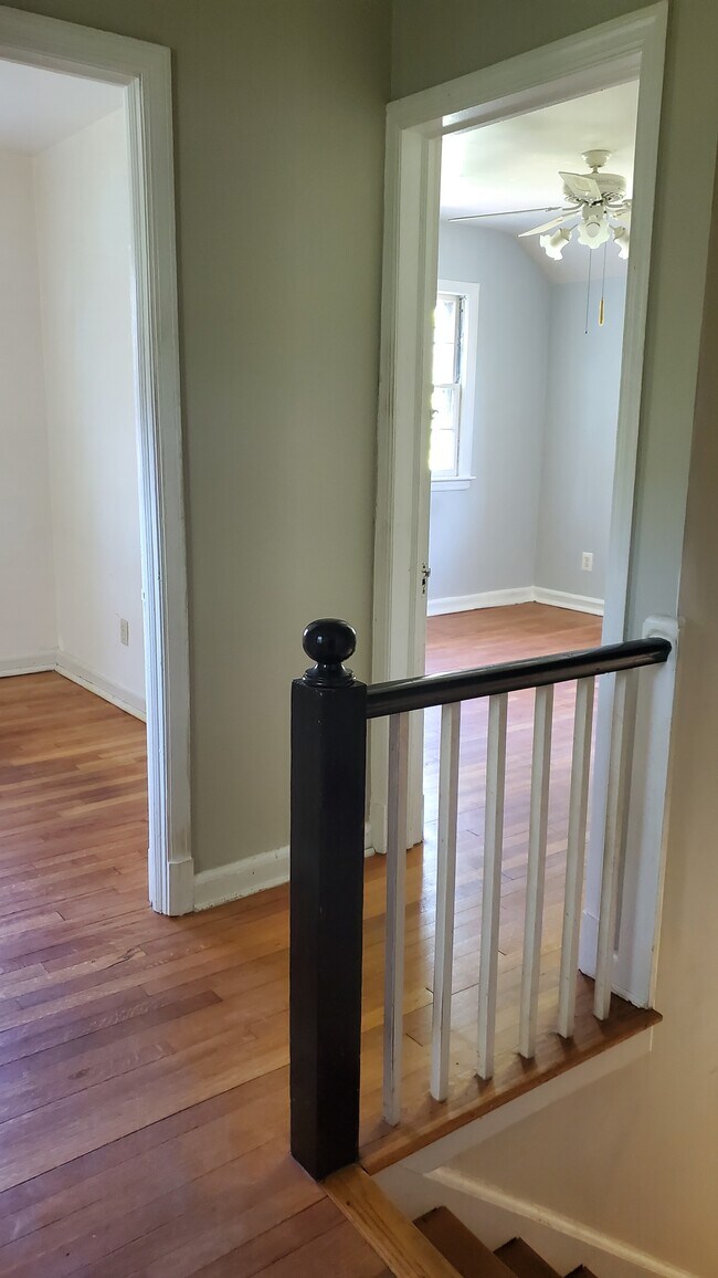 Foto del edificio - 9606 Cedar Ln