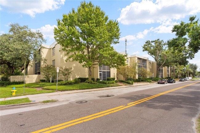 Building Photo - 2302 S Manhattan Ave