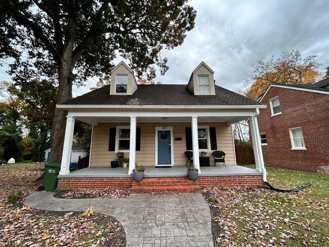 Building Photo - Stunning 4 Bedroom Home in Northside Avail...