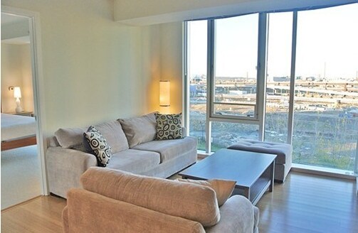 Building Photo - 2 Earhart St