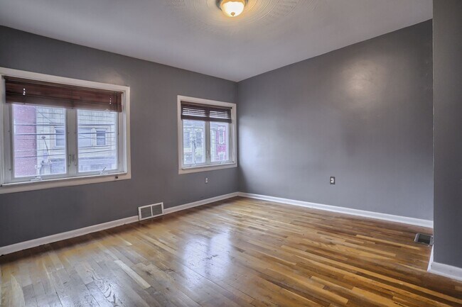 Foto del edificio - Charming 3 bed, 2 bath, south side flats h...