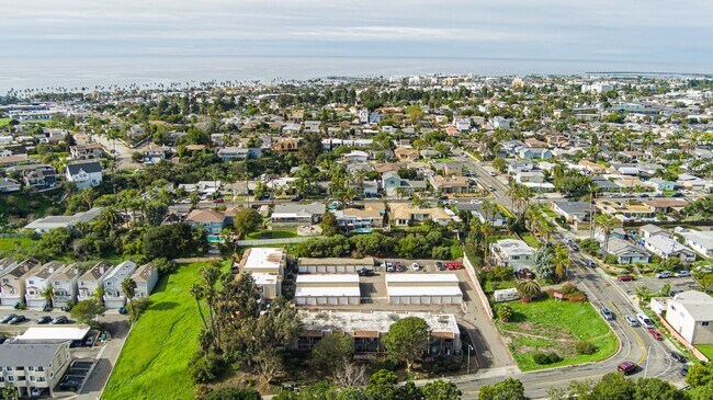 Foto del edificio - Beautifully Remodeled 1 BD, 1 Mile to beach