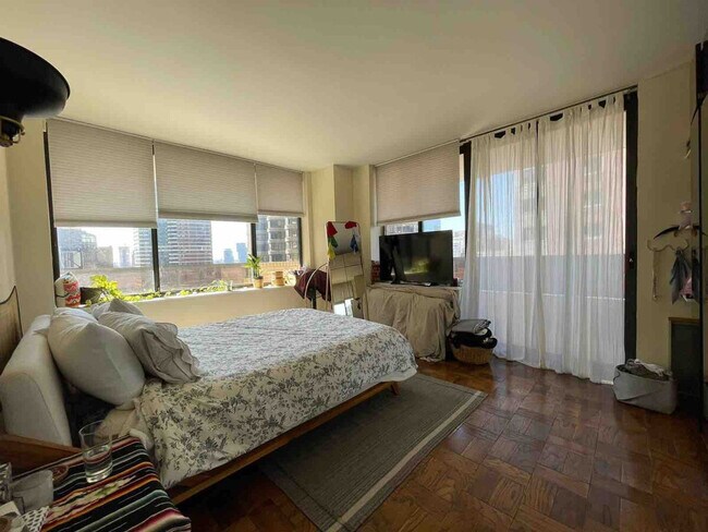 Foto del edificio - 330 E 38th St