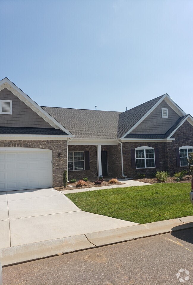 Cottesmore Apartments for Rent with Washer & Dryer High Point, NC 1