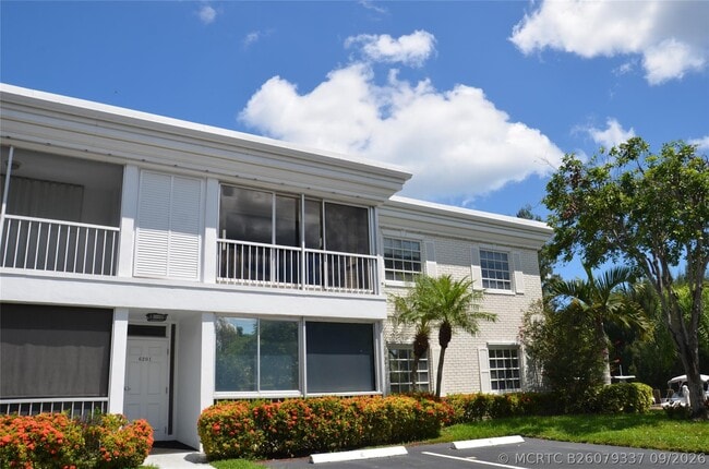 Building Photo - 6201 Bay Club Dr