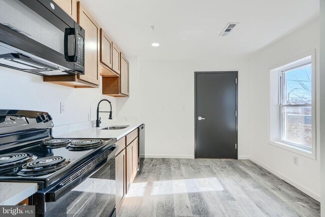 Building Photo - 7 S Carrollton Ave