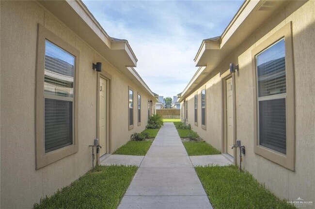 Building Photo - 701 E Myrtle Beach Ave
