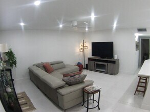 Building Photo - 541 Normandy Ln