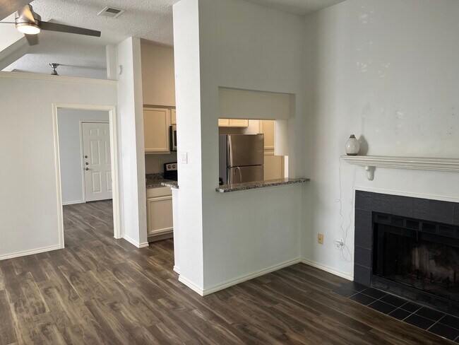 Building Photo - 3711 Cedarplaza Ln