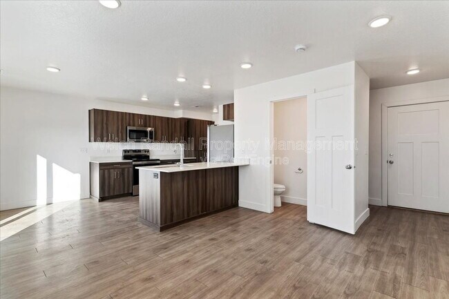 Foto del edificio - 1177 Shady Brook Ln S