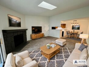 Building Photo - 903 S Zeno Way