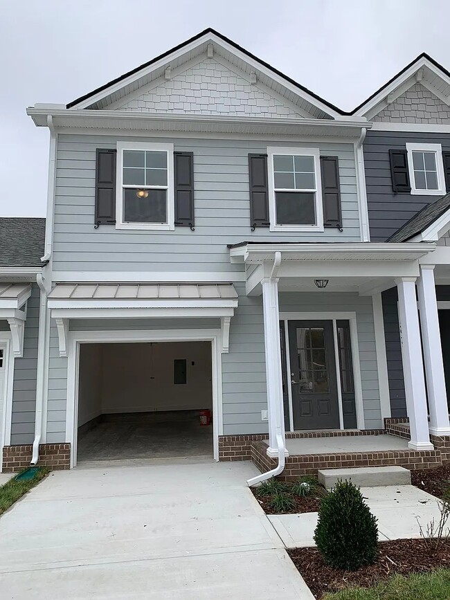 Building Photo - 2043 Orangery Dr