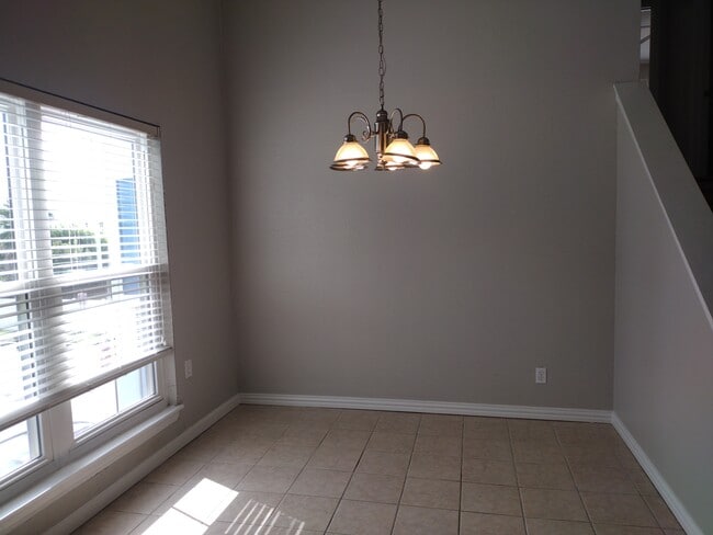 Building Photo - 3506 Cove View Blvd
