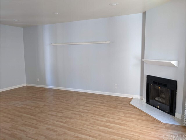 Foto del edificio - 2466 Montrose Ave