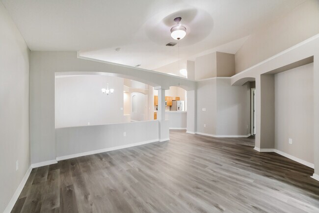 Foto del edificio - 5704 Hawkgrove Pl