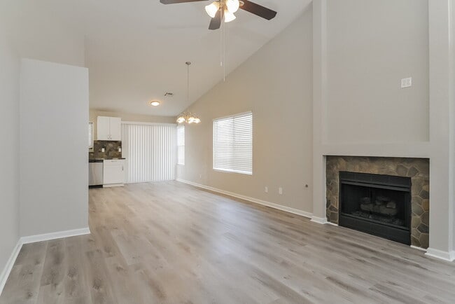 Building Photo - 7107 S Rhapsody Ln