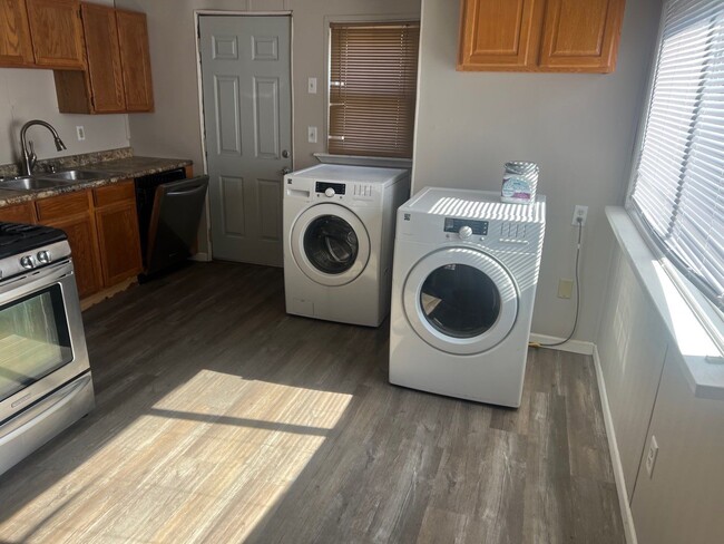 Building Photo - 2 bedroom House for Rent - Lake Station