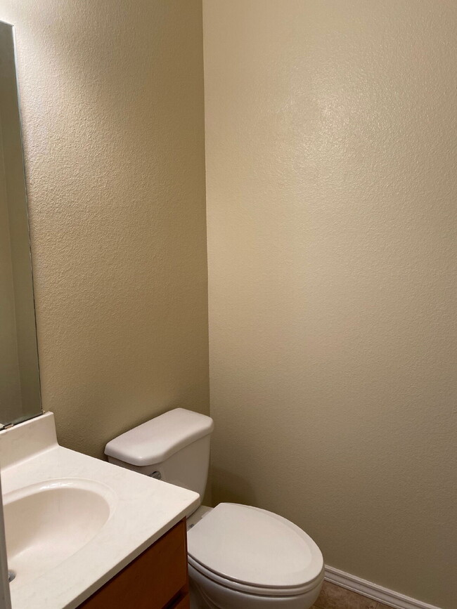 Foto del edificio - Spectacular Townhouse in Overton Area Minutes from Tech