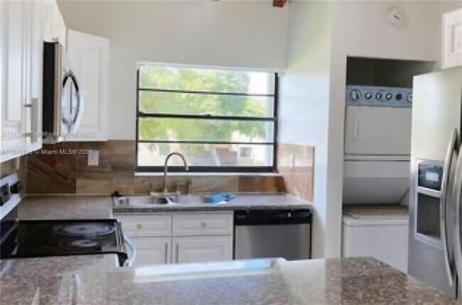 Foto del edificio - 10572 NW 7th Terrace