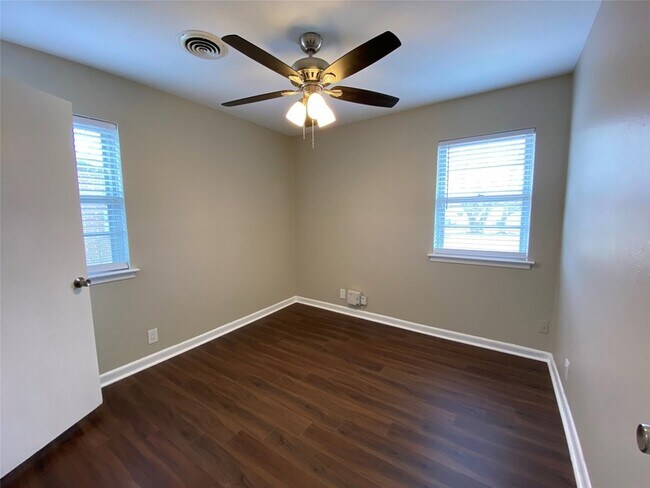 Foto del edificio - 712 Juno Ln