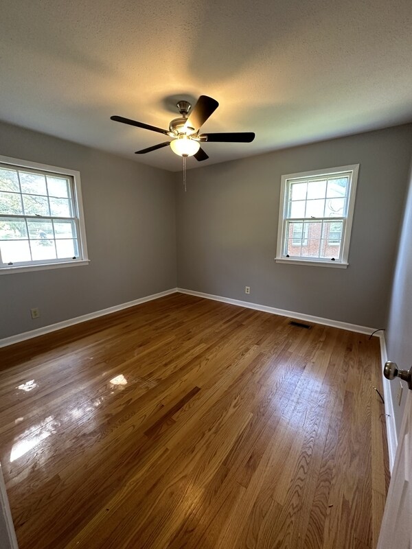 Foto del edificio - 3309 Kavanaugh Cir NW