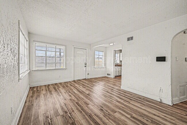Foto del edificio - 4216 Cleveland Ave.