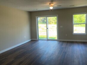 Building Photo - 207 Victory Ln