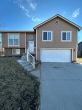 Building Photo - 817 Lake Vista Dr