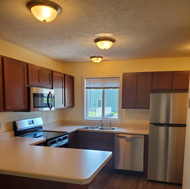 Building Photo - 3865 Vale Dr