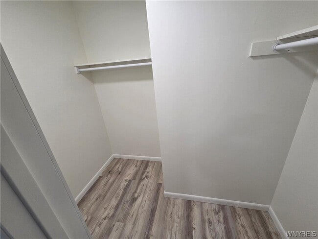 Foto del edificio - 255 Portage Rd