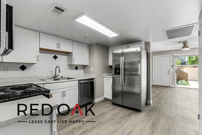 Foto del edificio - ~1 Month FREE~ Stunning Two Bedroom with a...