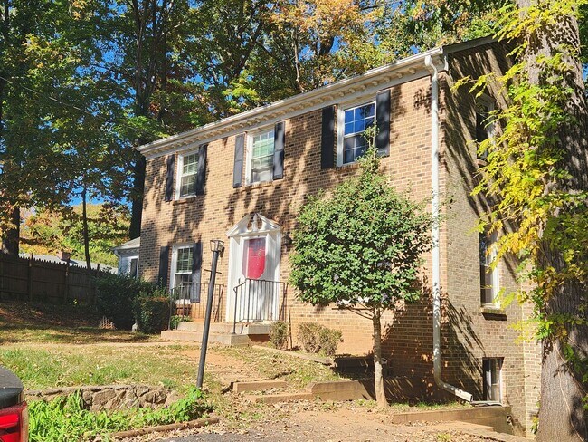 Foto del edificio - 4-Bedroom Home in Boonsboro Area - Lynchburg, VA