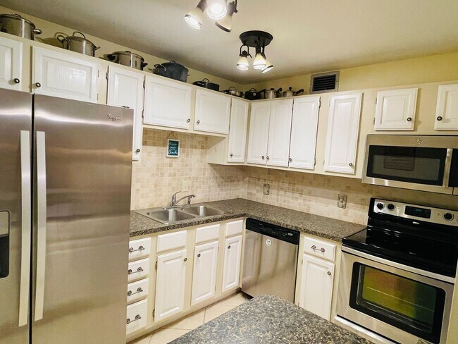 Foto del edificio - Palm Colony Indialantic, ground floor full furnished unit