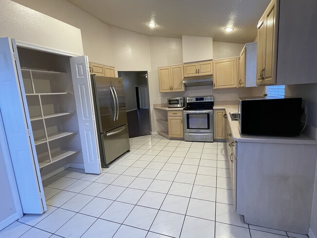 KITCHEN - 3942 Villas Green Cir