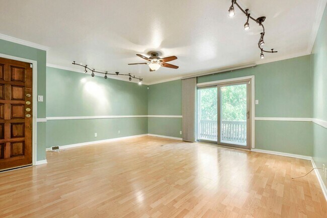 Building Photo - Prime Location! 2BR Condo in Alamo Heights ISD