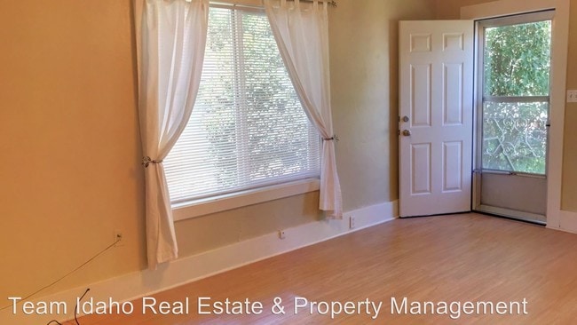 Building Photo - 427 E Veatch St