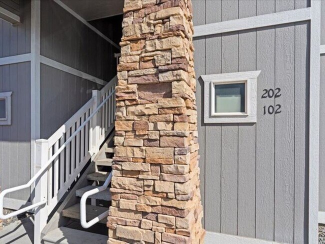 Foto del edificio - 6405 Chapel Hill Blvd
