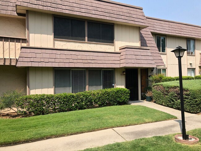 Building Photo - COMING SOON!!! Beautiful 3 bedroom 2.5 bat...
