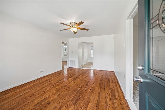 Foto del edificio - 820 E 28th St