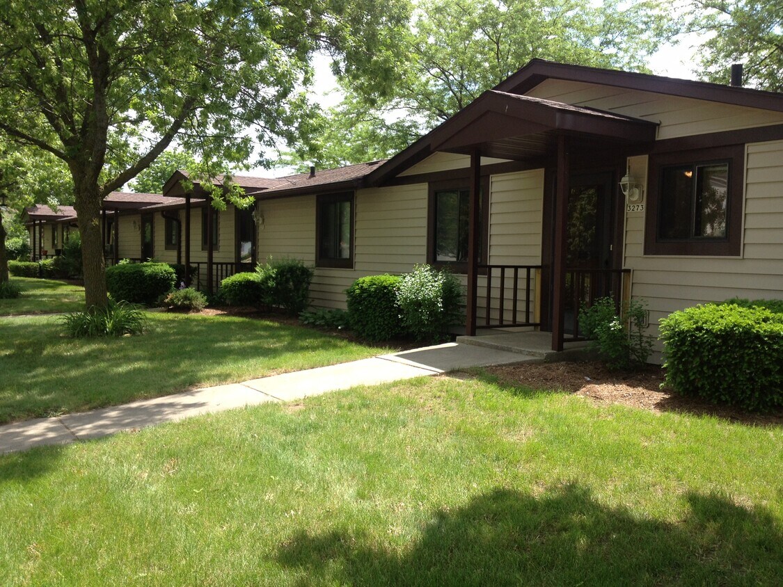 Individual Entrances - 2071 Emery Ct