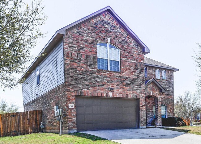 Building Photo - 4501 Dennis Ln