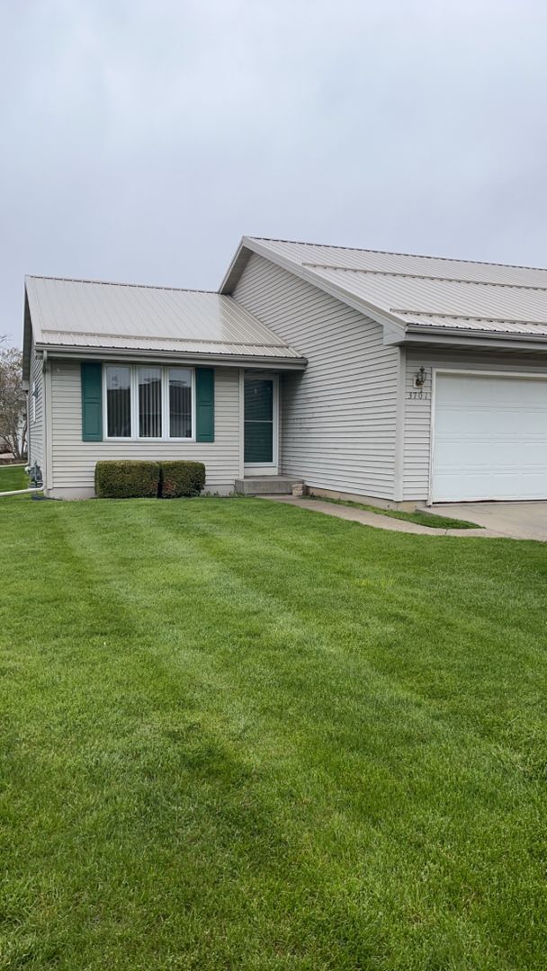 Building Photo - 330