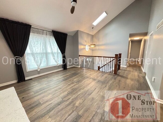 Building Photo - 3 spacious bedrooms and 2.5 bathrooms in K...