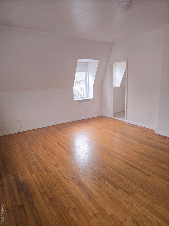 Building Photo - 19 Elizabeth St