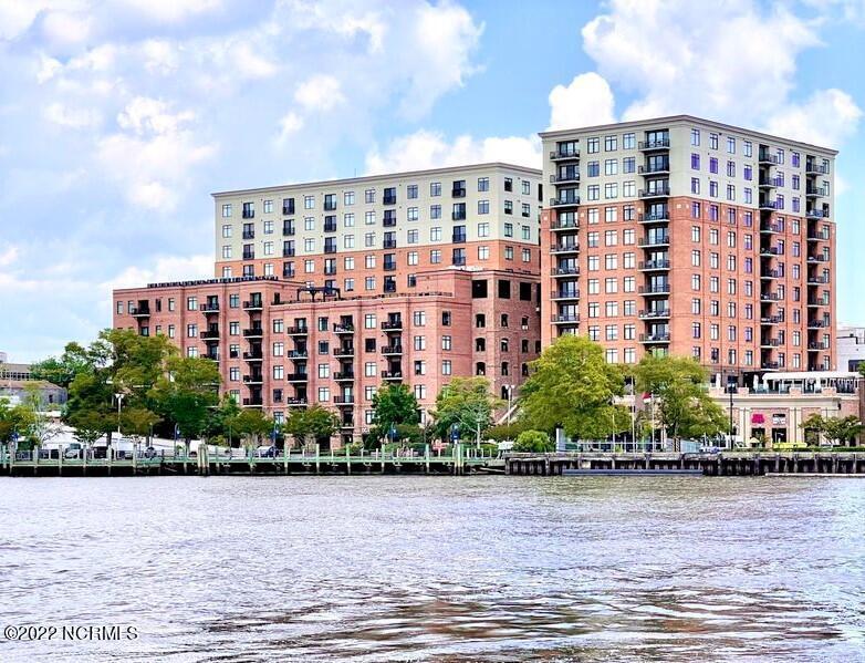 Foto principal - 240 N Water St